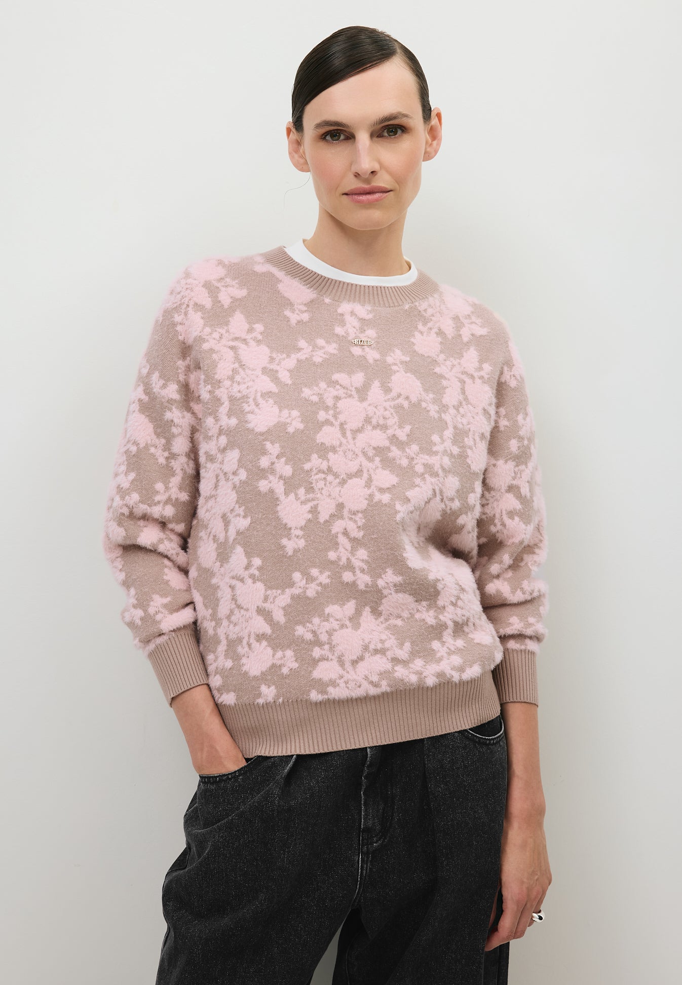 Beżowy sweter w autorski CANELA