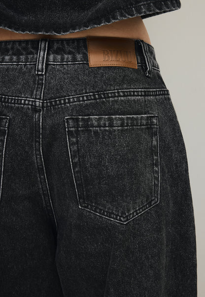 Grafitowe jeansy z szeroką nogawką LEYLA